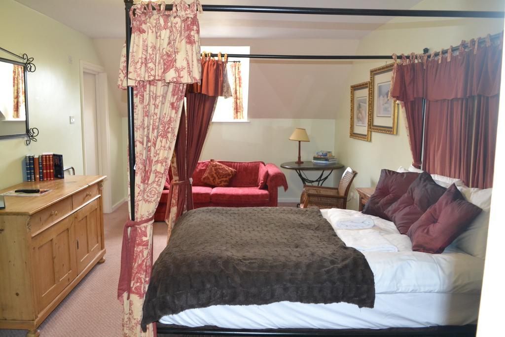 The Mill Arms Hotel Romsey Room photo