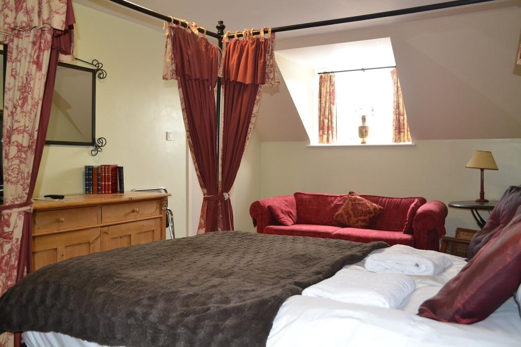 The Mill Arms Hotel Romsey Room photo