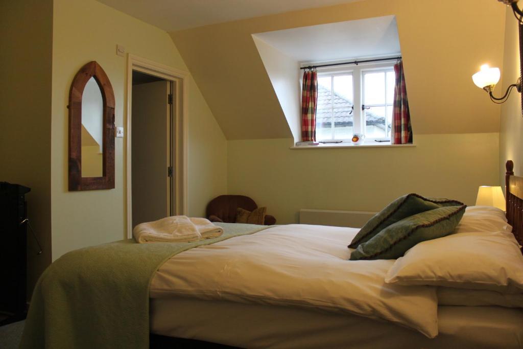 The Mill Arms Hotel Romsey Room photo