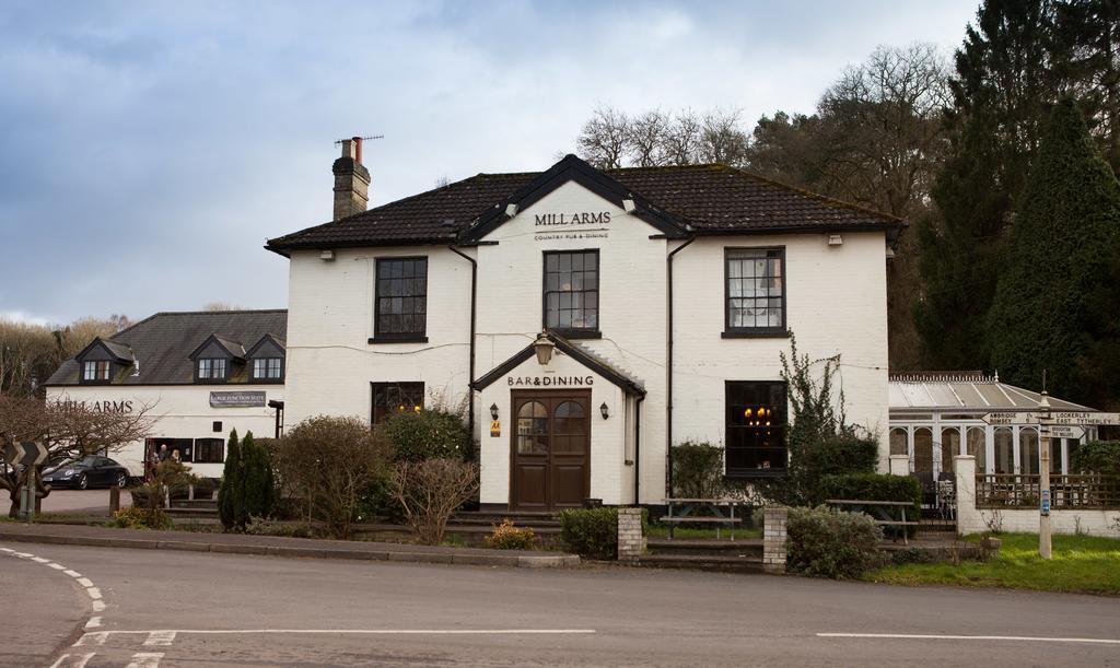 The Mill Arms Hotel Romsey Exterior photo